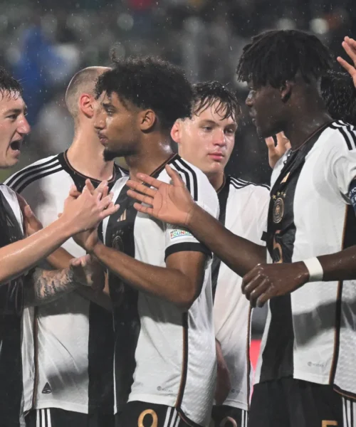 Yan Diomande in bilico, per il Bayern l’alternativa è il gioiello tedesco