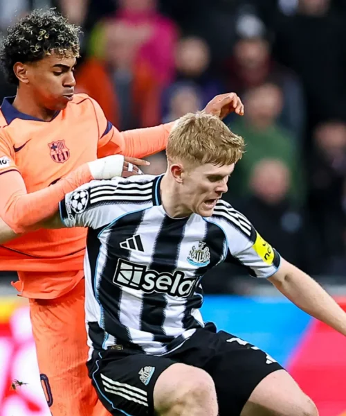 Va nello stadio sbagliato e si perde la partita del Barcellona, poi arriva il regalo