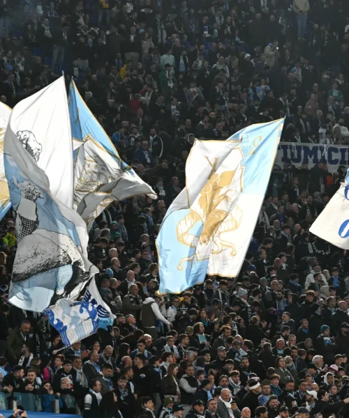 Lazio, i tifosi a sorpresa tornano allo stadio contro il Milan: polemiche