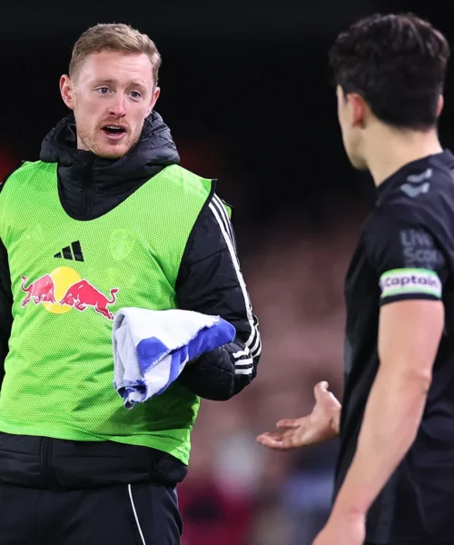 Litigano per un asciugamano, l’arbitro interrompe la partita: immagini