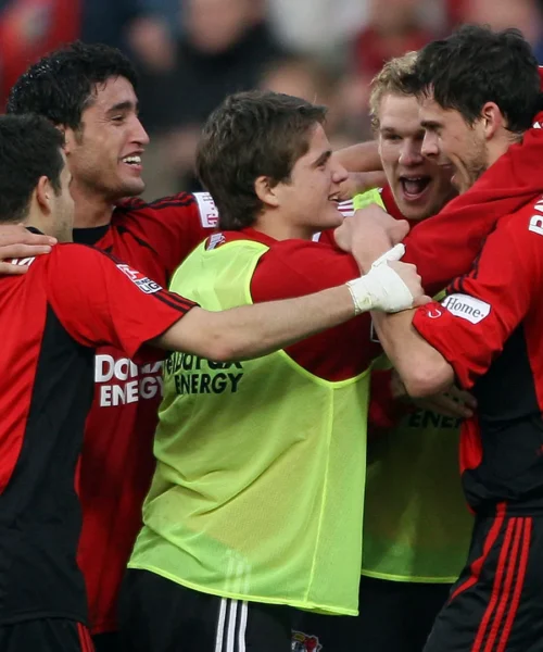 Ha giocato con Toni Kroos, oggi fa il cameriere. Le foto dell’ex campione