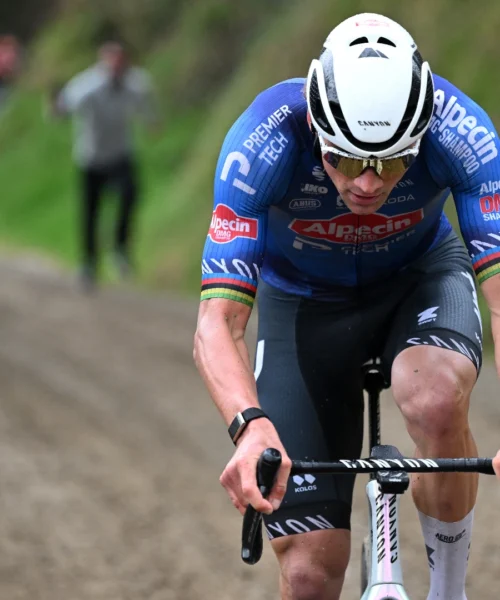 Mathieu van der Poel avvisa tutti dopo il ritorno al successo nella Tirreno-Adriatico
