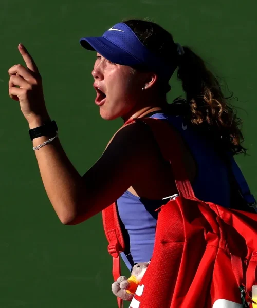 Mirra Andreeva perde le staffe e insulta il pubblico