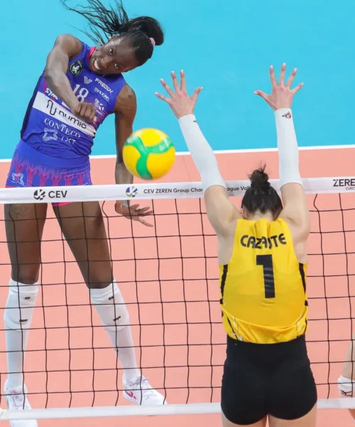 Paola Egonu dentro o fuori, tutto in una notte da ex: le foto