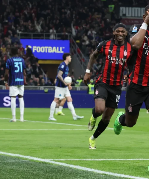 Estupiñan regala il derby al Milan, Inter battuta 1-0 e furiosa