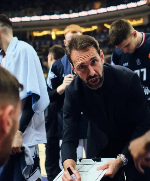 L’Olimpia batte Sassari e fa festa. Poeta orgoglioso, Mrsic spiega il problema