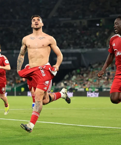 Follia in Spagna, i tifosi perdono la testa e scoppia il caos. Foto