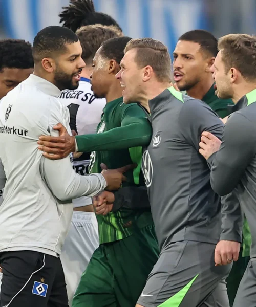 Enorme rissa tra allenatori, i calciatori devono dividerli: immagini