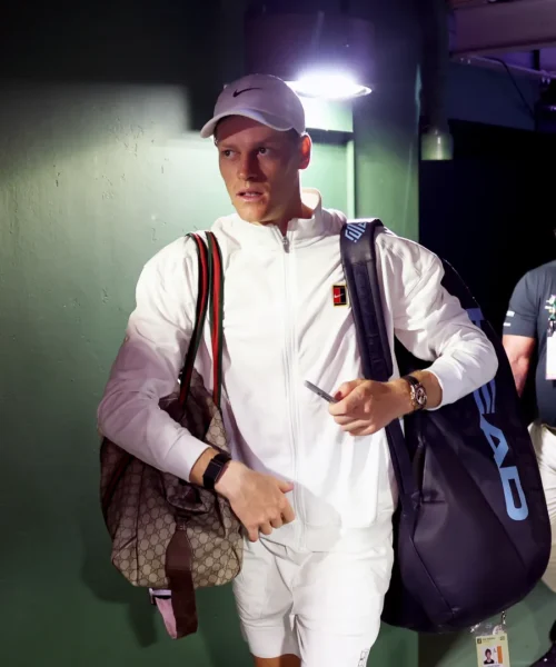 Jannik Sinner indica la chiave del successo e il futuro del tennis