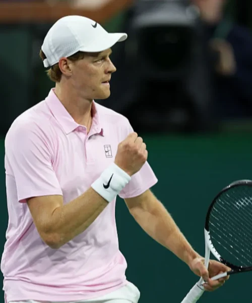 Jannik Sinner devastante all’esordio a Indian Wells, 65 minuti quasi perfetti