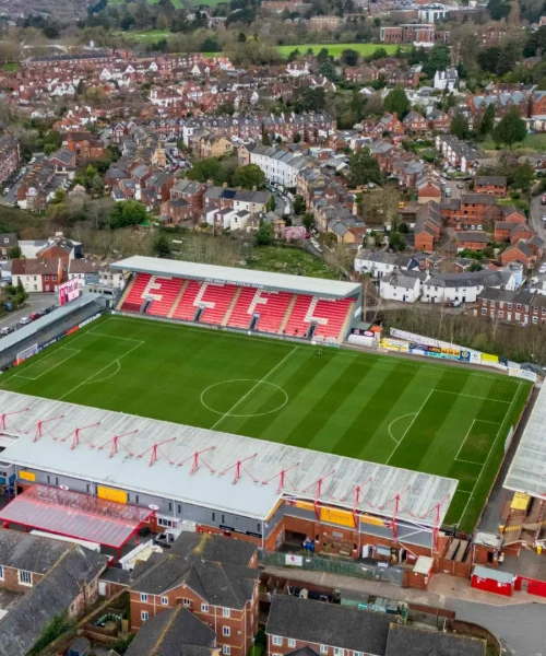 Clamoroso errore del tifoso del Barcellona: sbaglia stadio di 600 km e si vede la serie C inglese