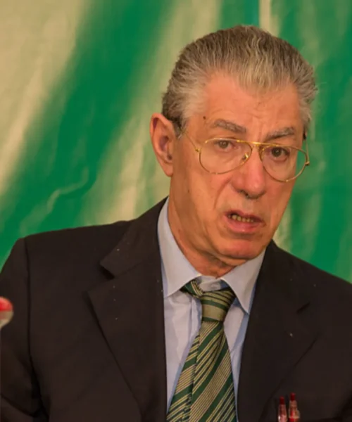 Umberto Bossi è morto a 84 anni, fu il fondatore della Lega Nord