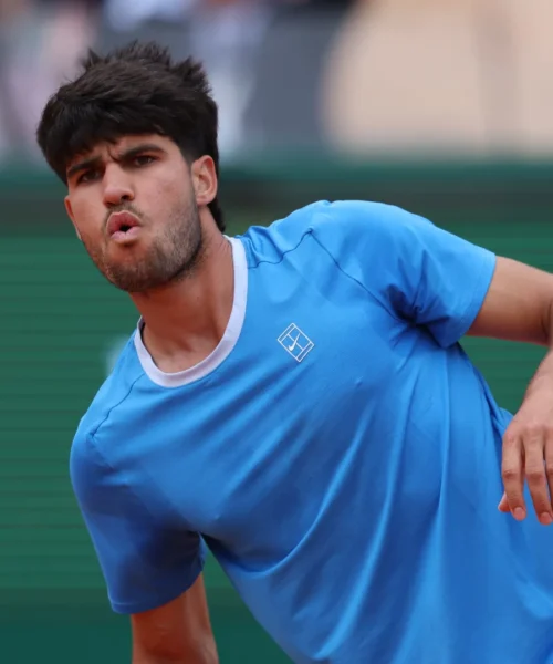 Carlos Alcaraz insegue Jannik Sinner ma crescono i dubbi dopo la sincera ammissione