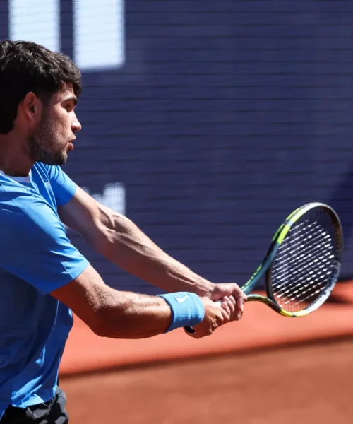 Carlos Alcaraz ricomincia a mettere pressione a Jannik Sinner