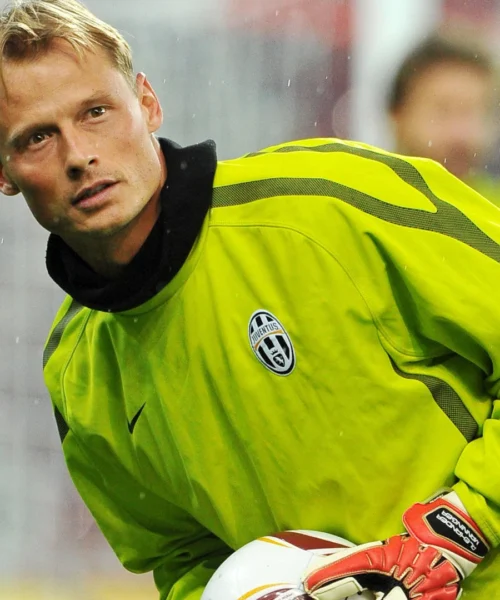 Tragico incidente in Austria, è morto l’ex portiere Alexander Manninger: aveva solo 48 anni
