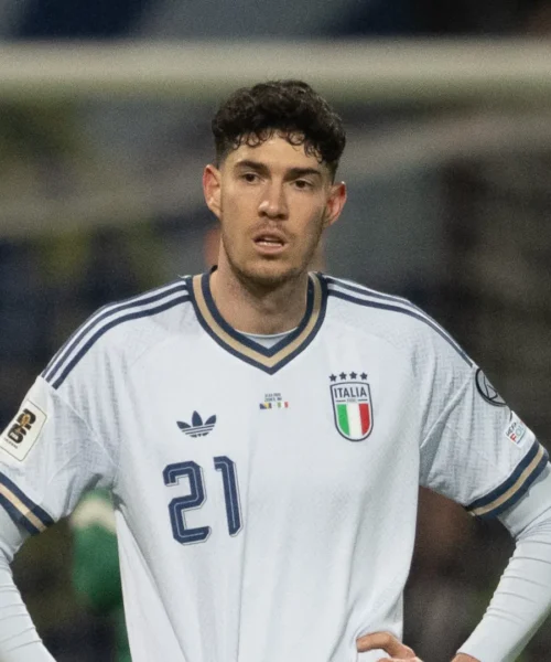 Alessandro Bastoni e la moglie travolti da insulti e minacce: la decisione