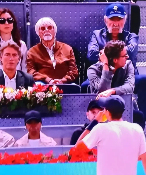 Jannik Sinner, spunta un tifoso a sorpresa: anche Bernie Ecclestone a Madrid