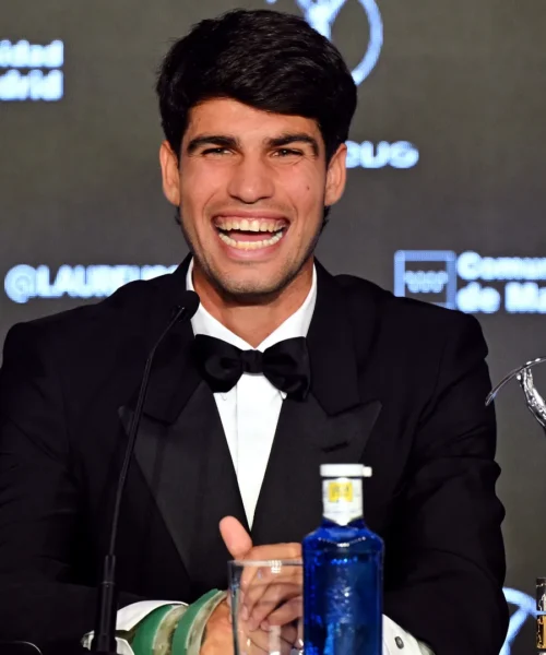 Carlos Alcaraz vince il Laureus, tifosi di Jannik Sinner perplessi