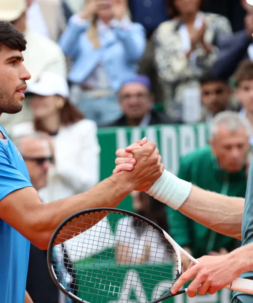 Jannik Sinner trionfa, Carlos Alcaraz si inchina: “Sei impressionante”