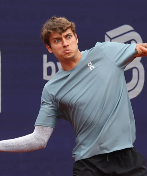 Flavio Cobolli scherza dopo la finale persa: “C’era la mia ragazza…”