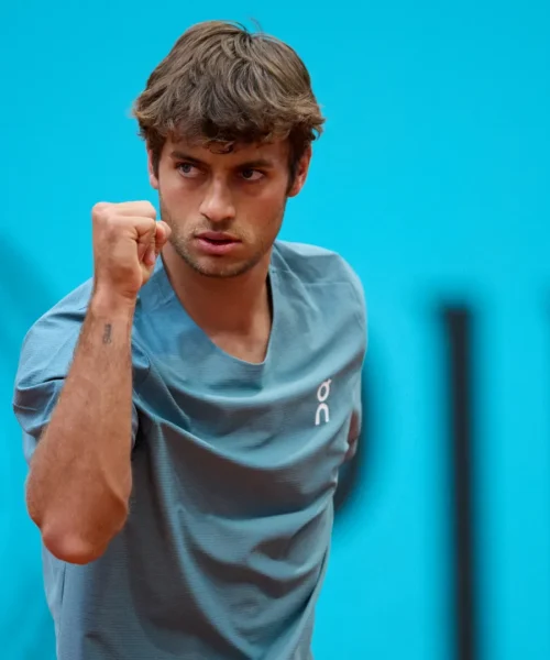 Flavio Cobolli strapazza il carneade paraguaiano e punta Medvedev