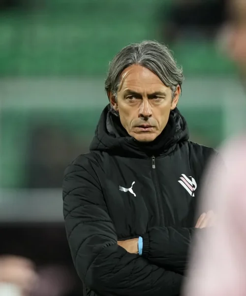 Frosinone e Palermo non sbagliano e mettono pressione a Venezia e Monza