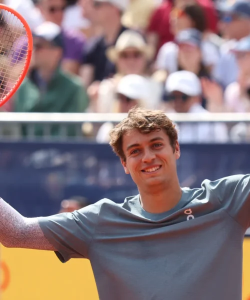 Da Monaco a Monaco, Flavio Cobolli rinasce: battuto Zverev, è in finale