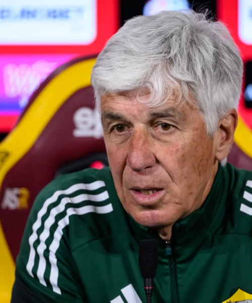 Roma, Gasperini se ne va in lacrime e tira un calcio a una porta