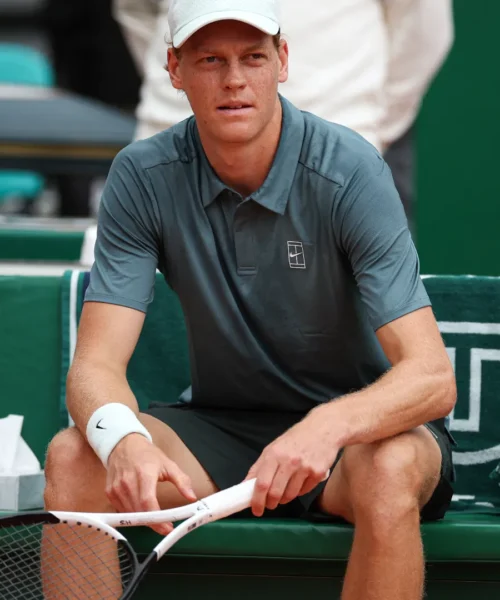 Jannik Sinner rassicura tutti dopo il piccolo spavento di Monte Carlo