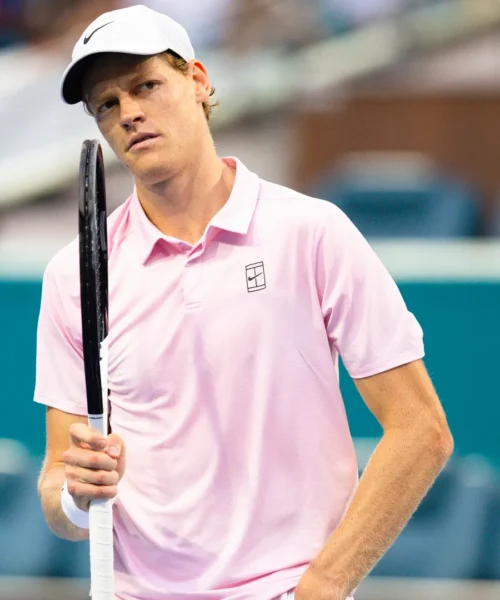 Jannik Sinner sorprende l’ex coach di Carlos Alcaraz, che ha un tarlo