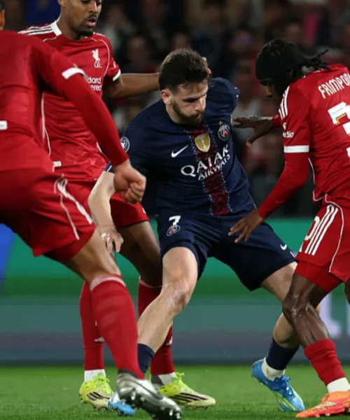 Kvaratskhelia e il Psg schiacciano il Liverpool, Barcellona ko in casa