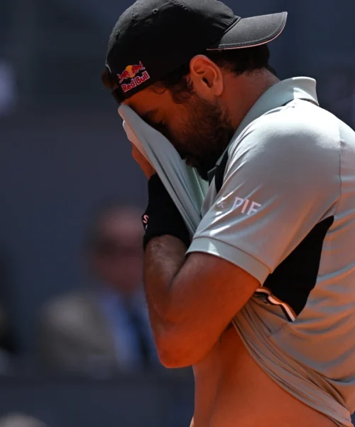 Giornata nera per Matteo Berrettini, il suo sfogo in campo fa discutere