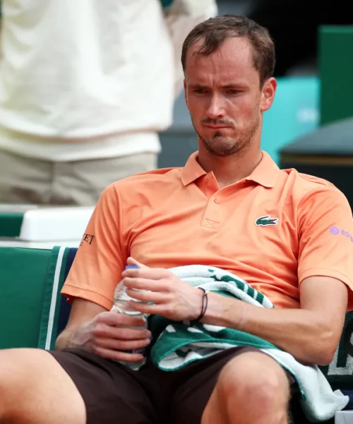 Medvedev multato dopo la follia con Berrettini: “Non capisco”