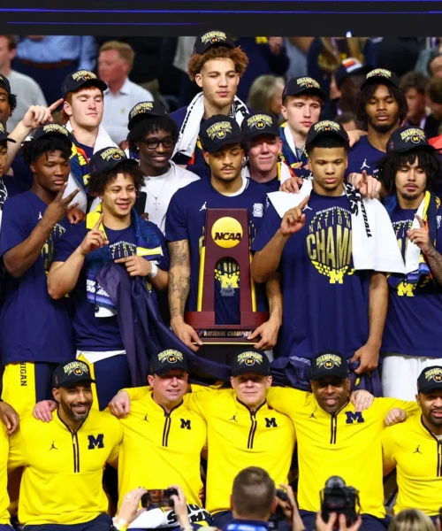 Michigan manda al tappeto UConn e vince il titolo NCAA