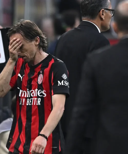 L’Udinese sgretola il Milan: Allegri affonda tra i fischi di San Siro