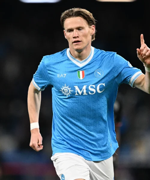 Furia Napoli: Cremonese demolita e niente festa Scudetto per l’Inter