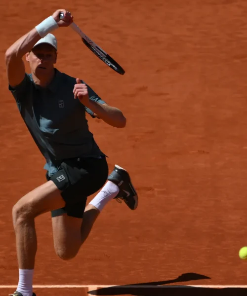 Jannik Sinner piega Moller nel primo set a Madrid