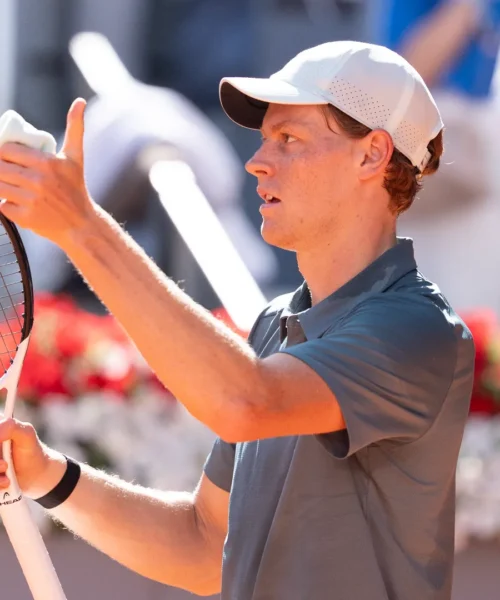 Virus a Madrid, trovata la (bizzarra) causa: Jannik Sinner dice la sua