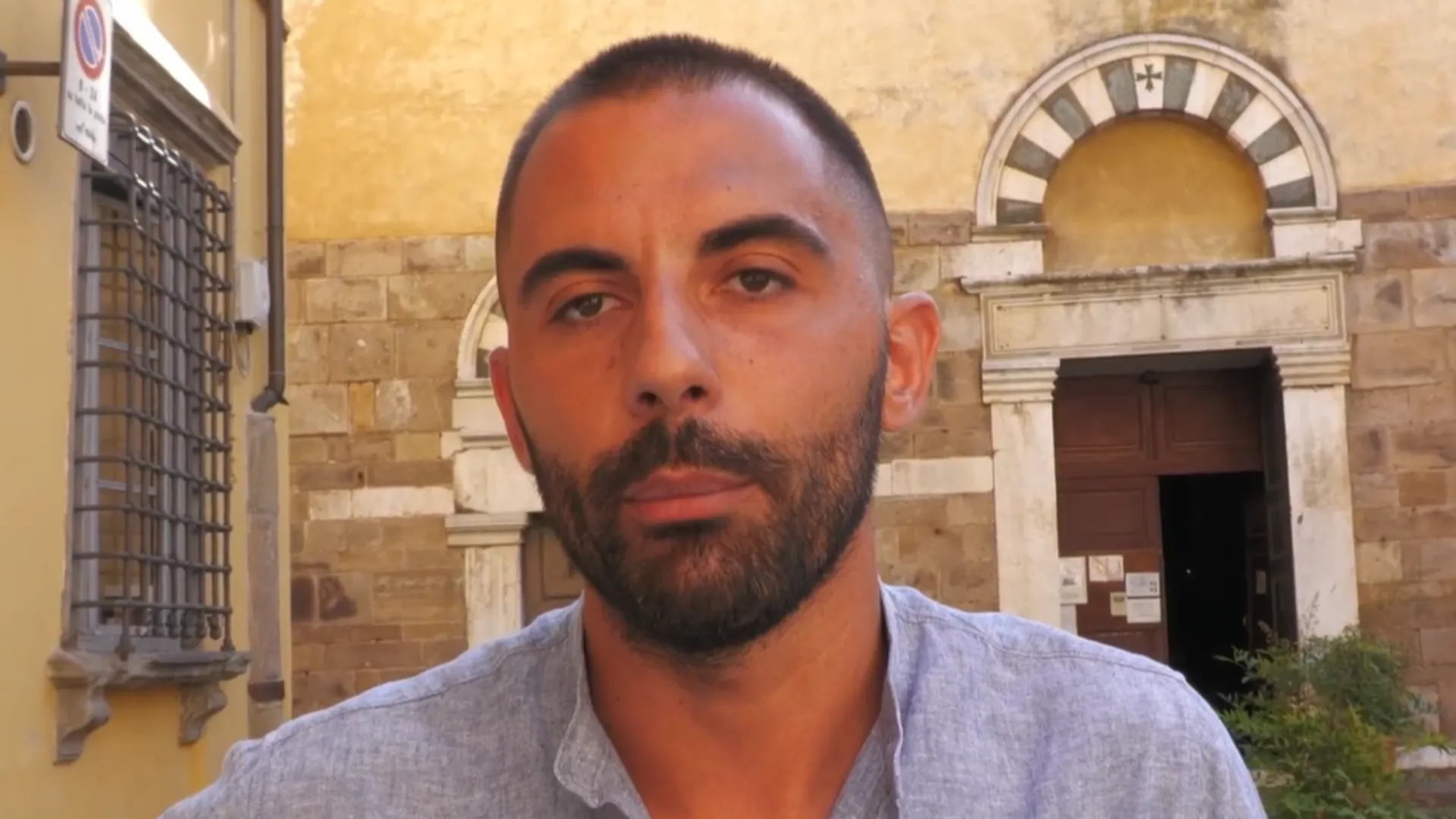 Perde la testa e aggredisce l’avversario, poi fa mea culpa