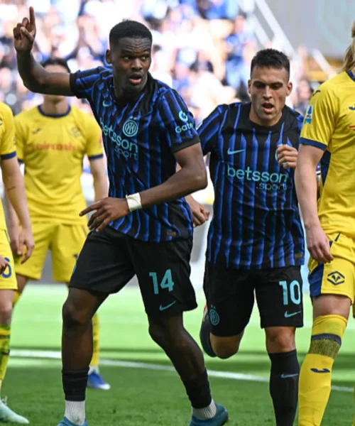 Bonny non basta, il Verona pareggia a San Siro ma l’Inter fa festa comunque