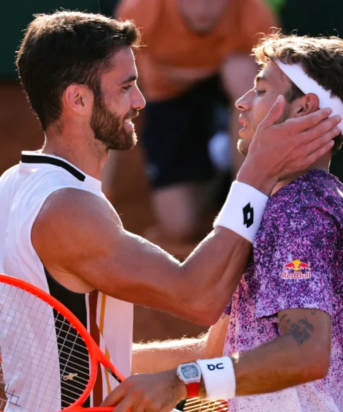Flavio Cobolli vince il derby azzurro al Roland Garros