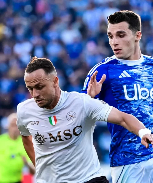 Serie A: il Napoli resiste a Como, Champions a un passo