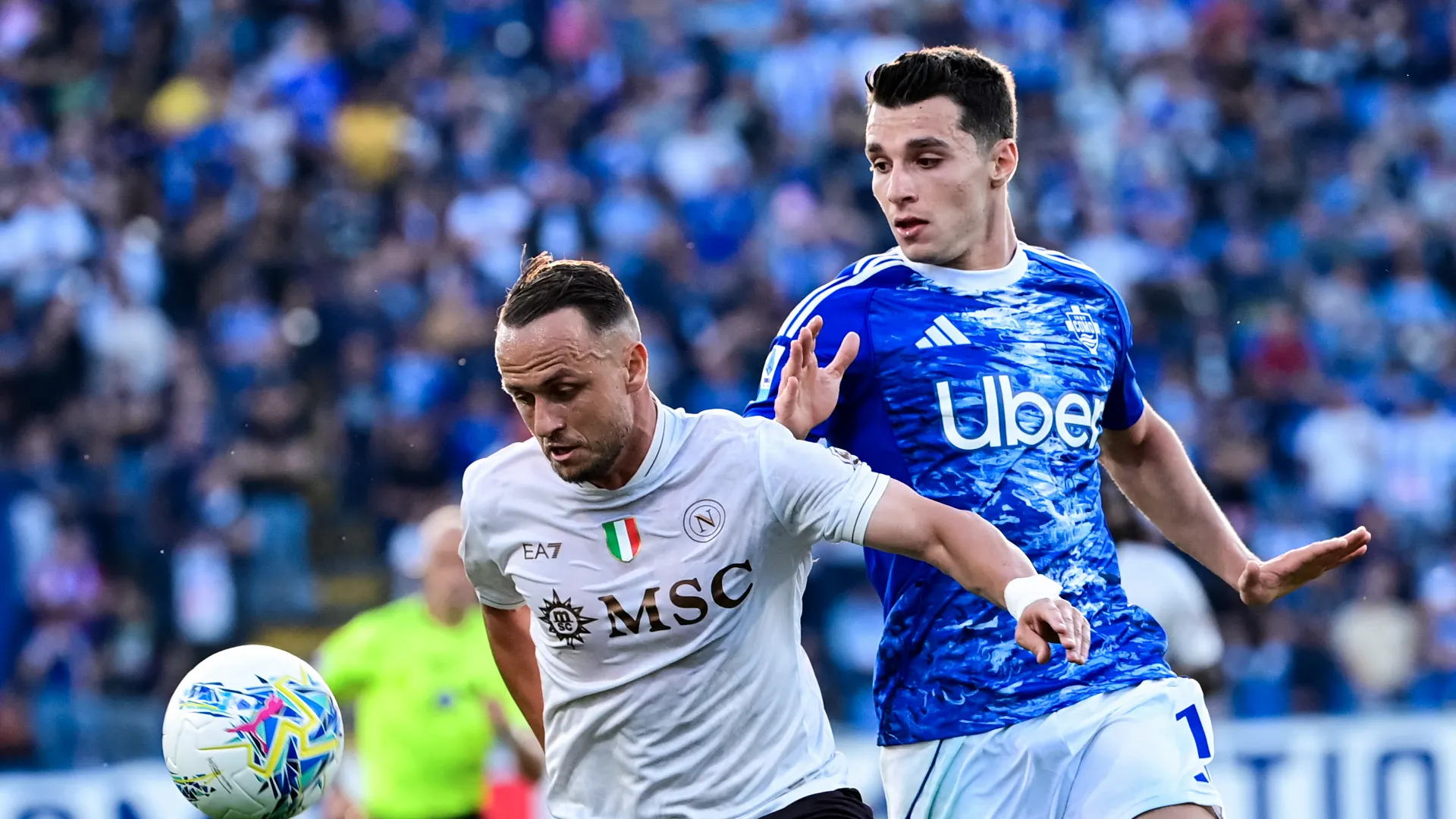 Serie A: il Napoli resiste a Como, Champions a un passo