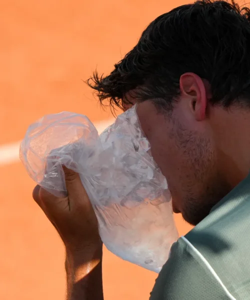 Roland Garros: Luciano Darderi parte forte nonostante il gran caldo