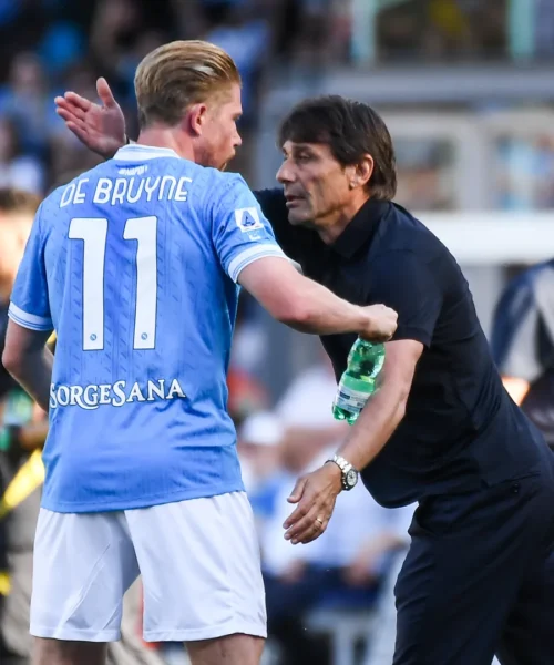 Napoli, volano gli stracci tra De Bruyne e lo staff di Antonio Conte: dura replica al campione