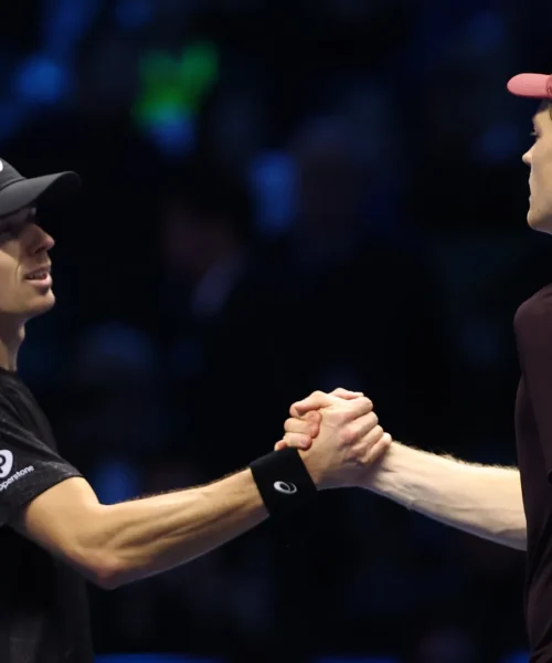 Alex De Minaur cerca di non pensare a Jannik Sinner