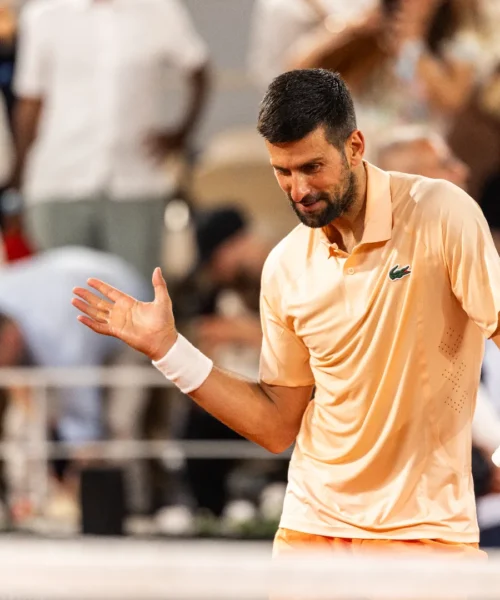 Novak Djokovic, dopo il balletto arriva il messaggio a Jannik Sinner: “Basta complimenti”