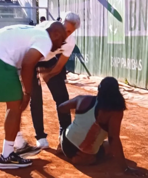 Roland Garros, paura per Hailey Baptiste: pubblico sgomento, il padre si fionda in campo