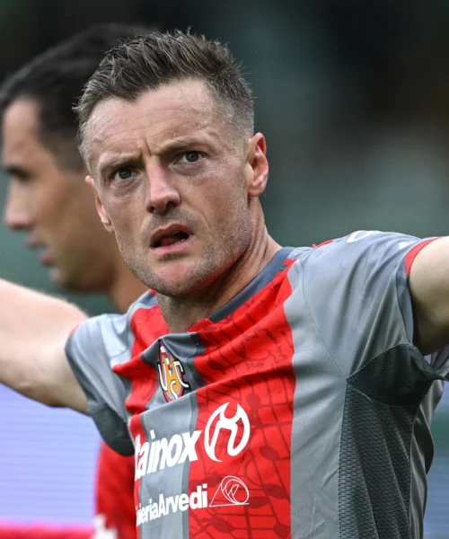 La Cremonese resta in vita, Vardy in gol dopo quattro mesi. Pari Fiorentina: è salva, ma tra i fischi