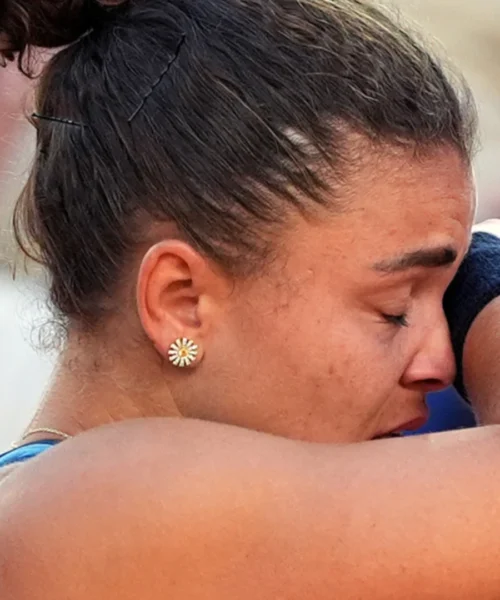 Le lacrime di Jasmine Paolini fanno il giro del mondo